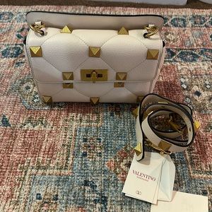 Valentino Garavani white pebbled leather rockstud bag
